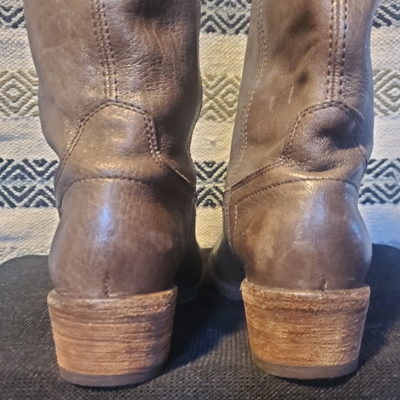 Frye Carson boots, size 7.5 - Picture 5 of 7